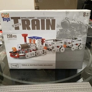 INTELLIGENT TRAIN - 239-TEILIGES MONTAGESET - TOTAL COOLES SPIELZEUG Metallwerkzeuge. NEU - Bild 1 von 3