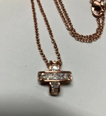 Colar cruzado delicado tom de cobre CZ - Imagem 1 de 4