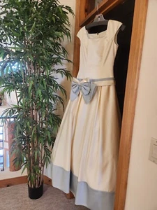 PROM SZ. 4 FULL-LENGTH,GLAMOROUS ATTIRE - Picture 1 of 10