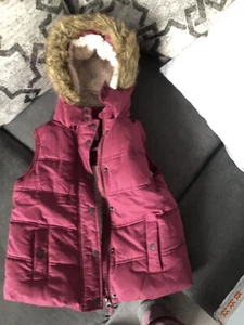 Mädchen Alter 8 - 9 Fat Face Dusty Pink Gillet, Körperwärmer, Mantel sehr guter Zustand - Bild 1 von 4