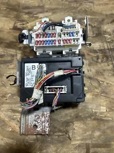 2004 Nissan 350Z Convertible BCM and Body Fuse Block Panel OEM - Picture 1 of 4