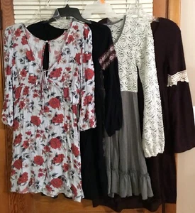 Lot of 4 womens Dresses size Small Old Navy American Eagle +more - Picture 1 of 9