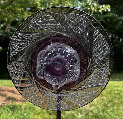 Arte de patio reutilizado de flores de jardín de vidrio remolino con textura transparente/amatista Foto 1 de 4