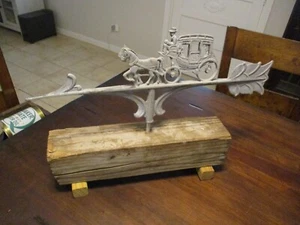 Vintage aluminum Weathervane w horse and carriage detailed and 21 x 8'' - Picture 1 of 8