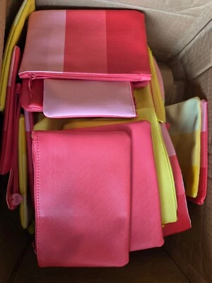 IPSY Junio 2018 Bolsa Glam Maquillaje Amarillo y Rosa Rayas Set de 50 Foto 1 de 2