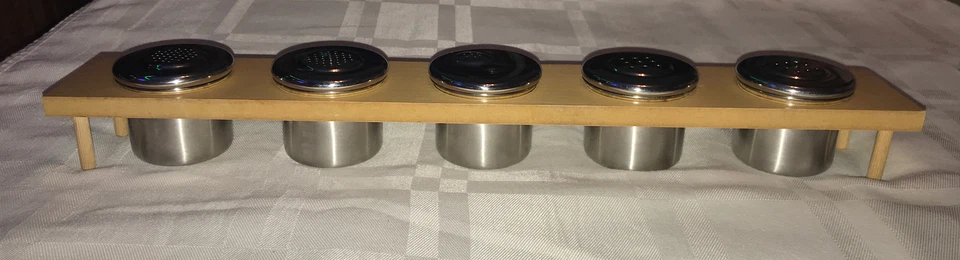 Juego de 5 botes de acero inoxidable BergHOFF 18/10 con estante de especias de madera Foto 1 de 4