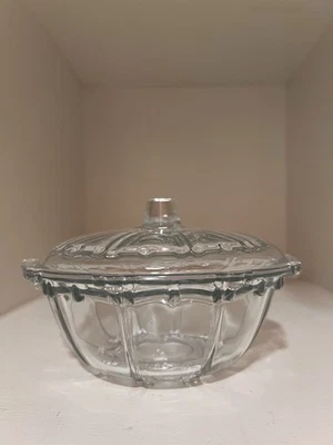 Plato de caramelo vintage KIG Indonesia ostra y perla vidrio transparente con tapa Foto 1 de 4