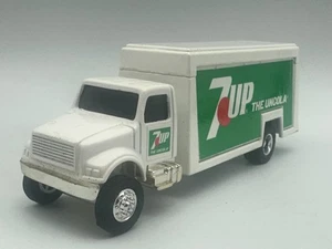 Ertl International Soda Pop Delivery Truck, 7-Up, White, 1:64 - Picture 1 of 12