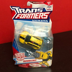 Hasbro Transformers Animated Deluxe Bumblebee Loose On card Complete - Foto 1 di 11