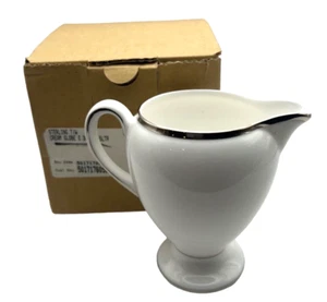 NEU WEDGWOOD BONE CHINA SAHNEKÄNNCHEN WEISS PLATINBESATZ MUSTER STERLING ENGLAND - Bild 1 von 13