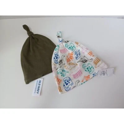 Nuevo con etiquetas Lote de 2 gorras/sombreros/gorros antiguos azul marino dinosaurios verdes 3-6 meses Foto 1 de 2