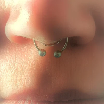 Finto piercing clip sul bracciale anello naso setto perline finto setto anell... - Immagine 1 di 4