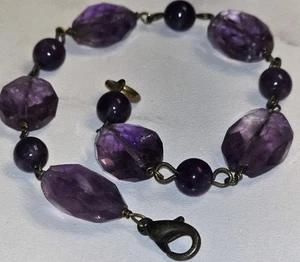 Vintage Amethyst Edelstein Perlen Armband 7,5" Messing Draht Wickel Lila Facettiert Boho - Bild 1 von 6