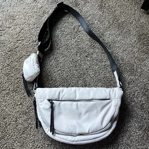 FREE PEOPLE MOVEMENT - Hit the Trails Beige Handtasche mit Etui FP Movement Crossbody - Bild 1 von 12