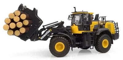 Universal Hobbies 8165 1:50 Komatsu WA475-10 Wheel Loader with Log Grapple - Image 1 of 4