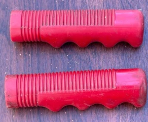VINTAGE HUNT WILDE BICYCLE GRIPS RED - Picture 1 of 5