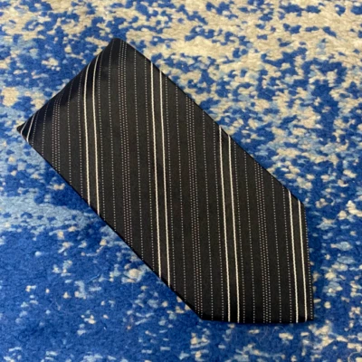 Corbata Giorgio Armani Rayas Sesgadas Negras Blancas 100% Seda Hecha en Italia Foto 1 de 4