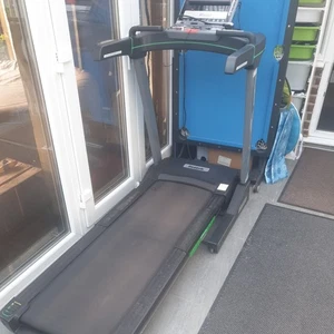 Reebok Motorised Folding Treadmill Jet 200 Series Running Machine - Picture 1 of 10
