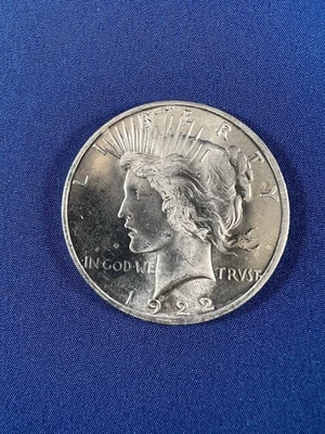 1922 Philadelphia Mint Peace Silver Dollar $1 US 90% Brilliant uncirculated   - Image 1 of 2