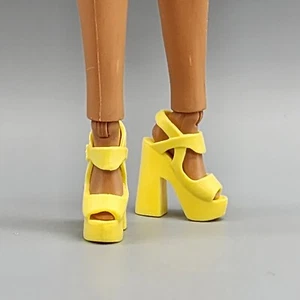 SHOES SIGNATURE LOOKS #15 YELLOW OPEN TOE CHUNKY HEELS FASHION DOLL SANDALS - Picture 1 of 9