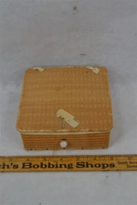  Antigua caja de costura 5x5 agitador comunidad día de reposo Lake Me artículos de álamo siglo XIX  Foto 1 de 4