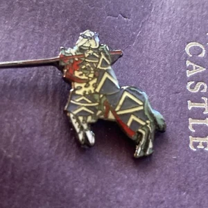 Vintage Souvenir Pin - Windsor Castle - Jousting Horse Pin-Intricate Metal Pin - Picture 1 of 7