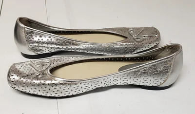 a.n.a Women’s Silver Perforated Mesh Leather Ballet Flats Size 8.5 PO Excellent - Image 1 of 4