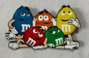 M&M BRANDNEU 3" JUMBO FANTASY SAMMLER ANSTECKNADEL. GELB, BLAU, GRÜN, ORANGE UND ROT - Bild 1 von 11