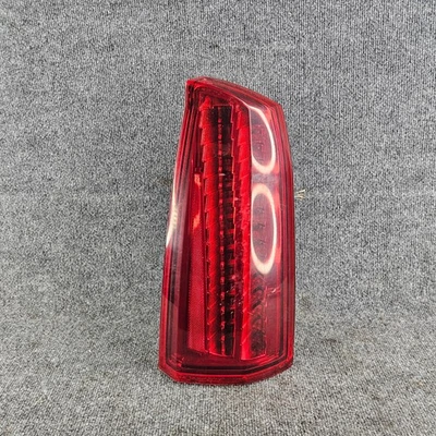 Luz trasera derecha del lado del pasajero Cadillac STS 2005-2007 probada por OEM Foto 1 de 4