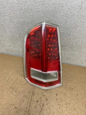 2011年至2014年克莱斯勒300左发球杆Lh侧尾灯原始设备制造商V0255 DW — 第 1/4 张图片