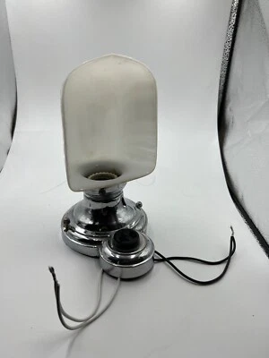 Arandelas de parede art déco vidro leitoso sombra base cromada década de 1940 - Imagem 1 de 4