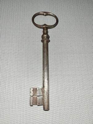 CLE ANCIENNE DE  PORTAIL FER FORGE XIII-XVIII ème Siècle - Photo 1/4