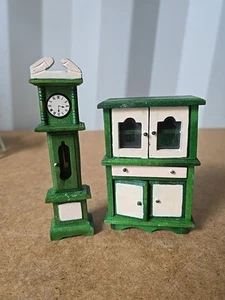 Dolls House Green & White Dresser And Grandfather Clock Wooden - Imagen 1 de 14