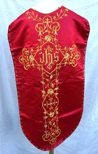 Casulla de seda roja bordada de oro francés - Imagen 1 de 6