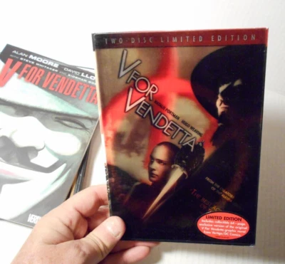 V For Vendetta 2 Disc Collector's Limited DVD w 64 page graphic Novel Lenticular - Image 1 of 4