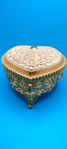 Vintage Schmuckkästchen goldfarben geprägte Herzen und Rosen mit rotem Samtfutter - Bild 1 von 7