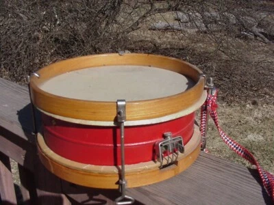 TAMBOR DE JUGUETE con cabezas de becerro en metal rojo - fabricante desconocido - tirar y juego de 4 cables Foto 1 de 4