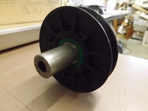 Husqvarna 532407287 1.688 Offset ranura en V rueda loca Jonsered Poulan LGT 1554 1654 YT - Imagen 1 de 3