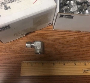 PARKER M6FEL1/4R-316, 6mm Tube X 1/4R  Thread Elbow - Picture 1 of 3
