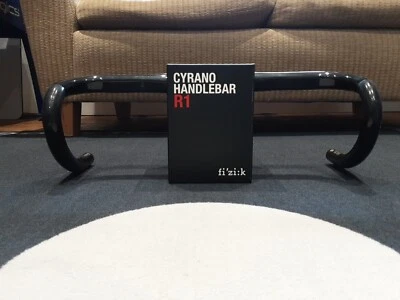 Manillar Fizik Cyrano R1 - Camaleón 44 cm Foto 1 de 3