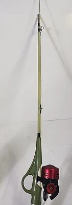 Винтажная зеленая удочка Pflueger из стекловолокна модель 660-P 5,5 дюйма 2 шт. с катушкой Kmart - Изображение 1 из 4
