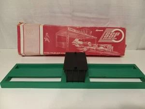 VintagKenner International Speedway SSP Super Sonic Green Part with building - Picture 1 of 6
