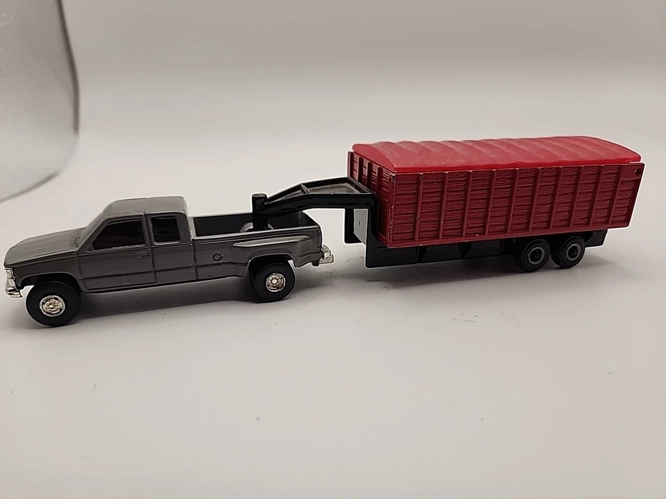 ERTL DODGE DUEL CON REMOLQUE CUELLO DE CISNE ESCALA 1/64 FUNDIDO A PRESIÓN Foto 1 de 1