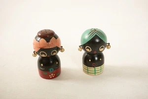 Pequeños saleros y pimenteros de madera pintada (A3L/JSF6) tribales mujeres nativas tiki - Imagen 1 de 6