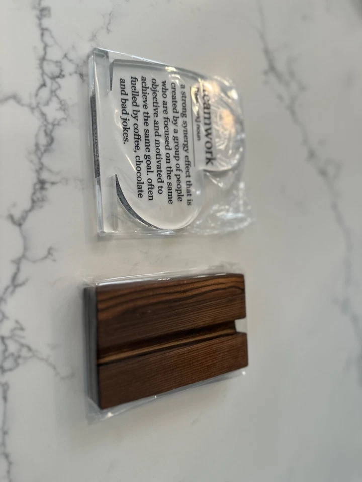 Escritorio acrílico corazón definición trabajo en equipo recuerdo/decorativo con soporte de madera Foto 1 de 1