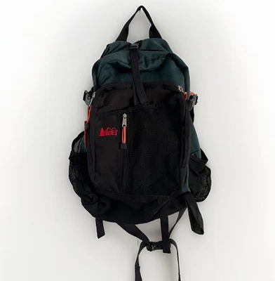Mochila de día vintage REI verde negra para senderismo al aire libre  Foto 1 de 4