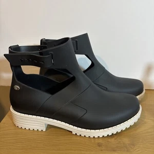 Mel Dreamed by Melissa Jelly Cutout Ankle Booties Black Boots Sz 38 EUR 7 US - Picture 1 of 9