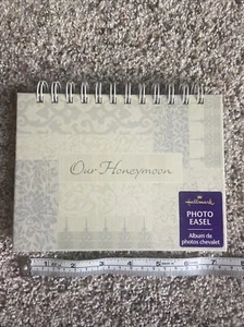 New Hallmark Our Honeymoon Photo Album Wedding Easel Holds 4x6 Photos Sleeves - Picture 1 of 7