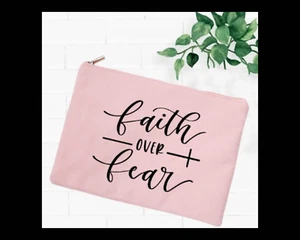 Faith Over Fear Scripture Makeup or Storage Bag - Foto 1 di 1