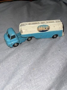 CORGI 1129 BEDFORD MILK TANKER - Picture 1 of 2